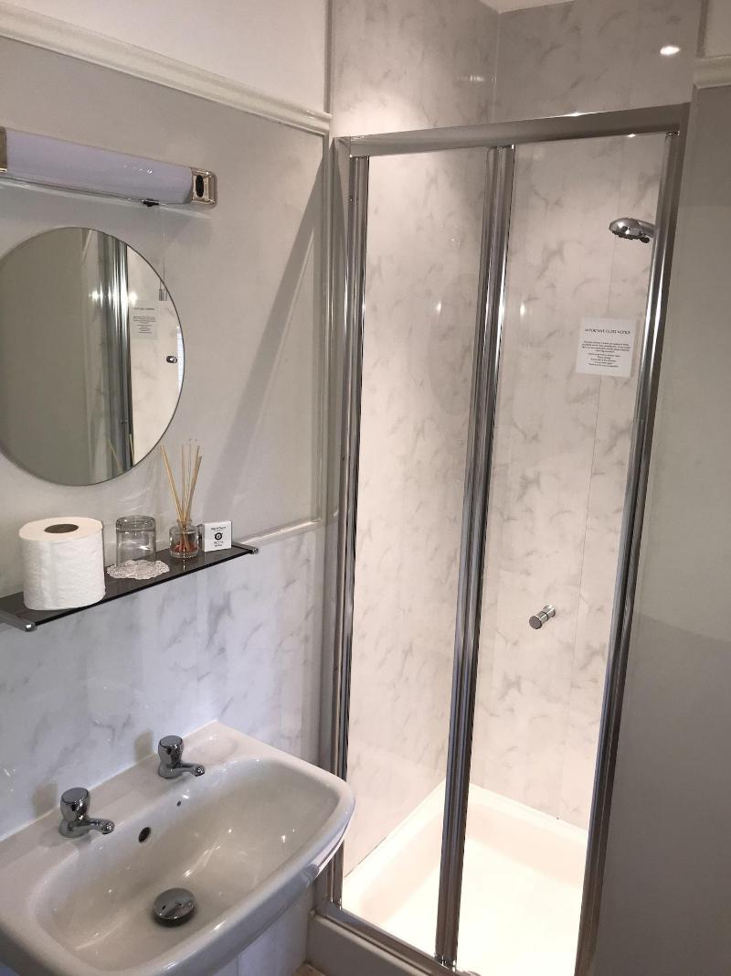 Burton Lodge Guest House image