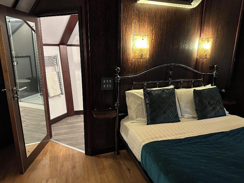 Burton Lodge Guest House image