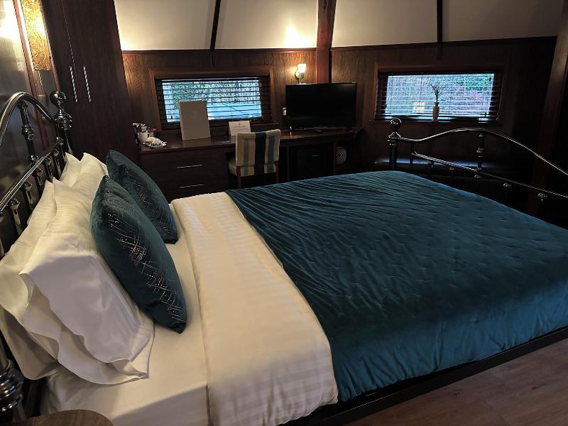Burton Lodge Guest House image