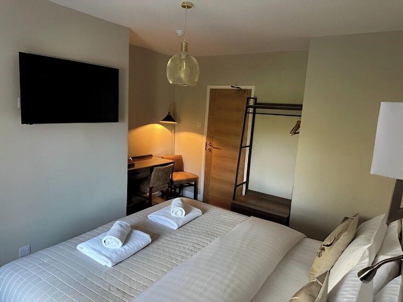 Burton Lodge Guest House image