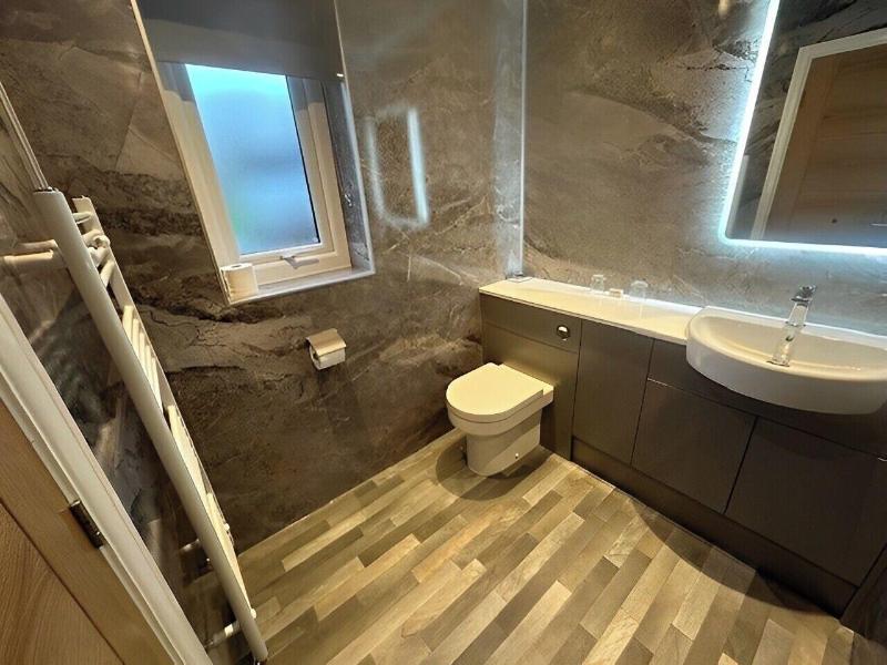Burton Lodge Guest House image