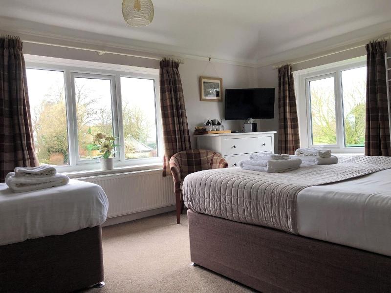Burton Lodge Guest House image