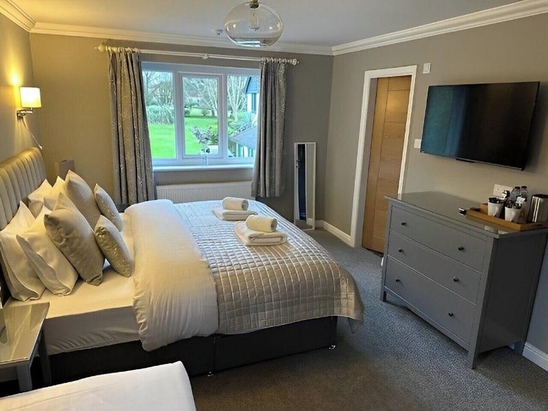 Burton Lodge Guest House image