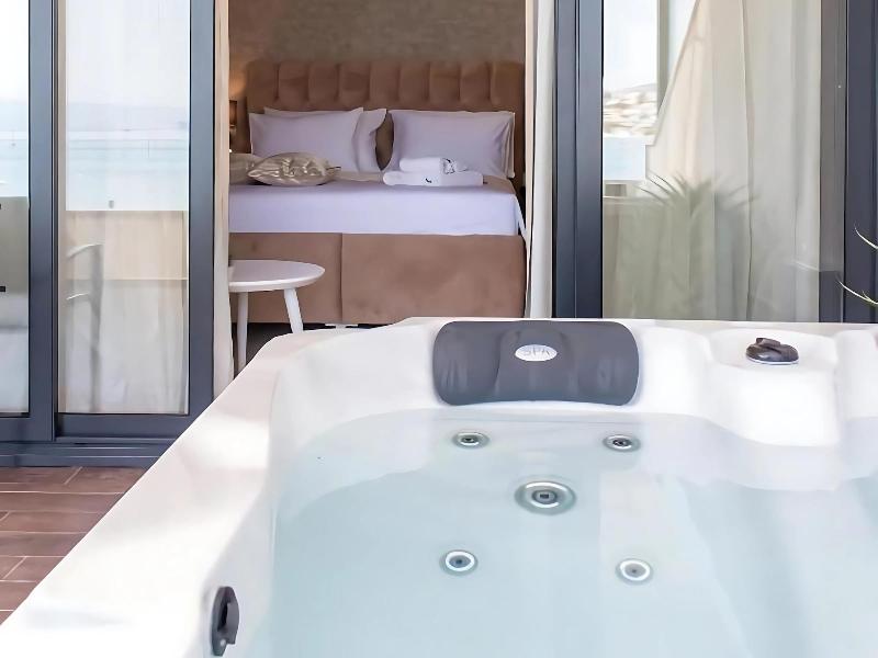 Luxury Rooms Seven image