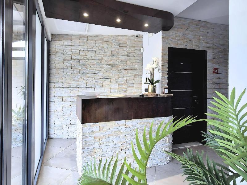Luxury Rooms Seven image
