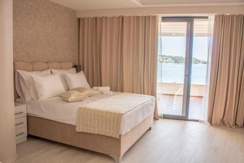 Luxury Rooms Seven image