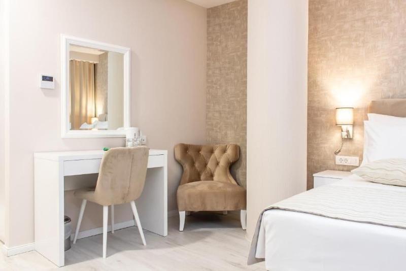 Luxury Rooms Seven image
