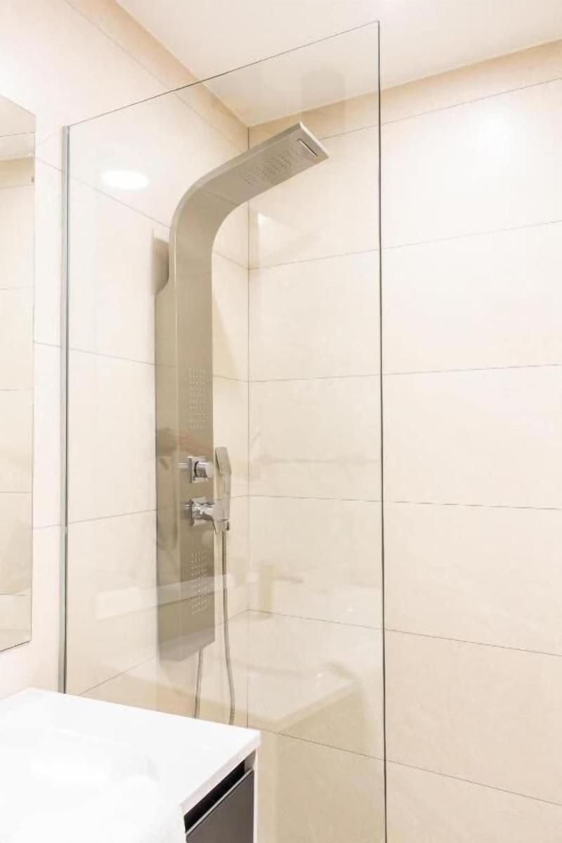 Luxury Rooms Seven image