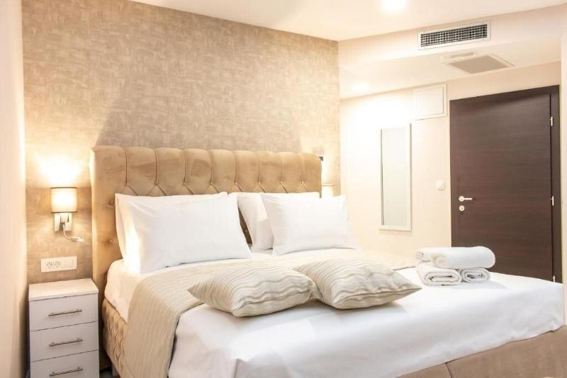 Luxury Rooms Seven image
