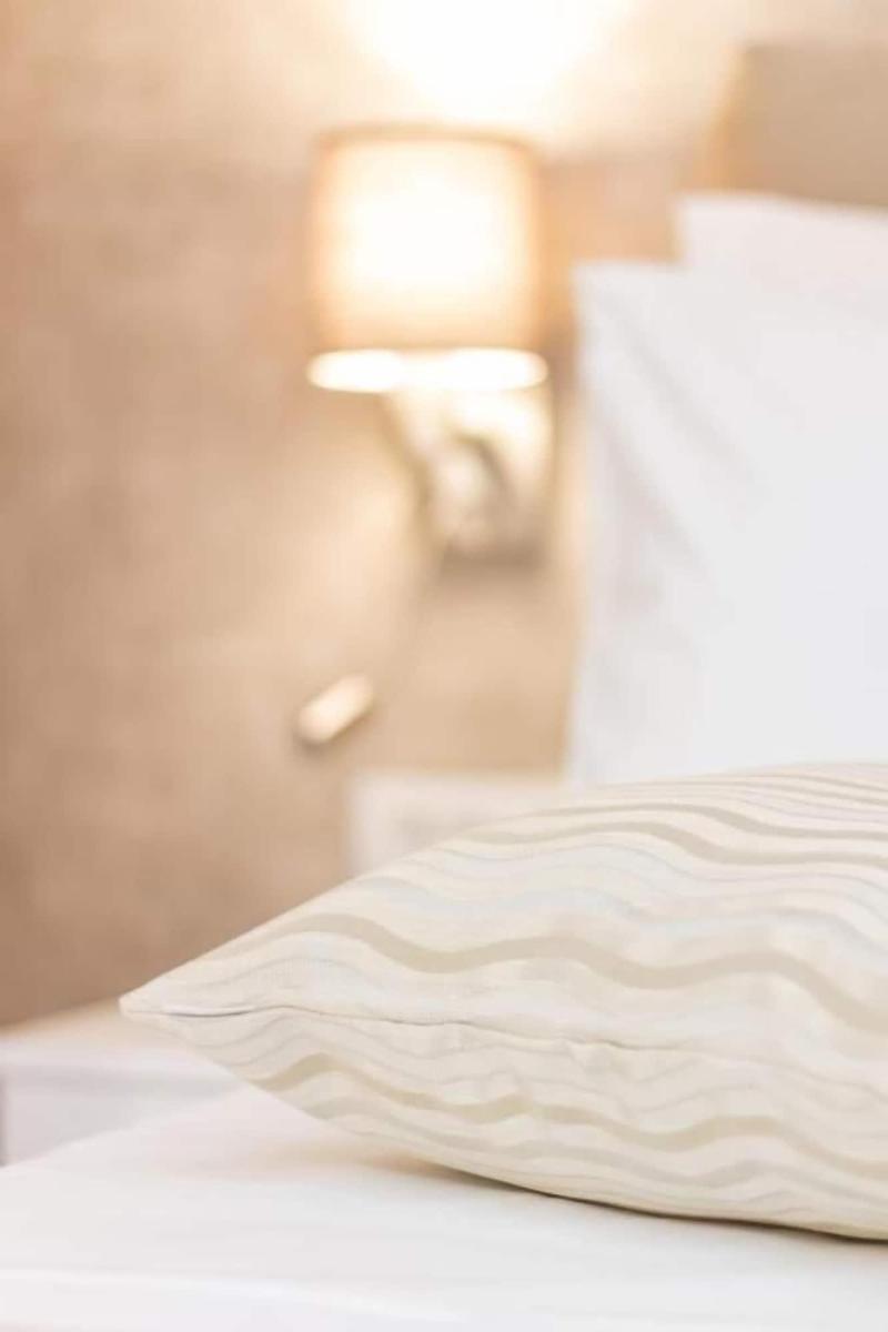 Luxury Rooms Seven image