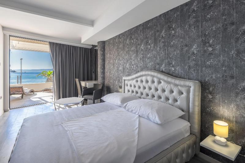 Luxury Rooms Seven image