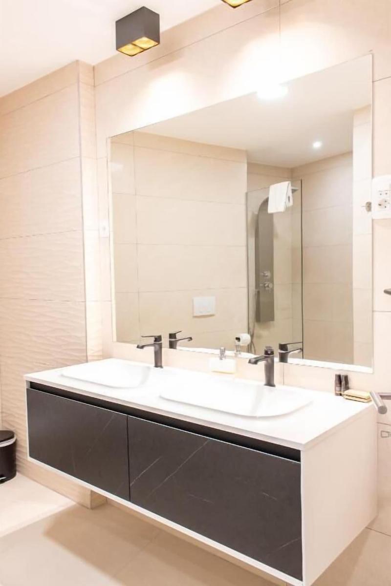 Luxury Rooms Seven image
