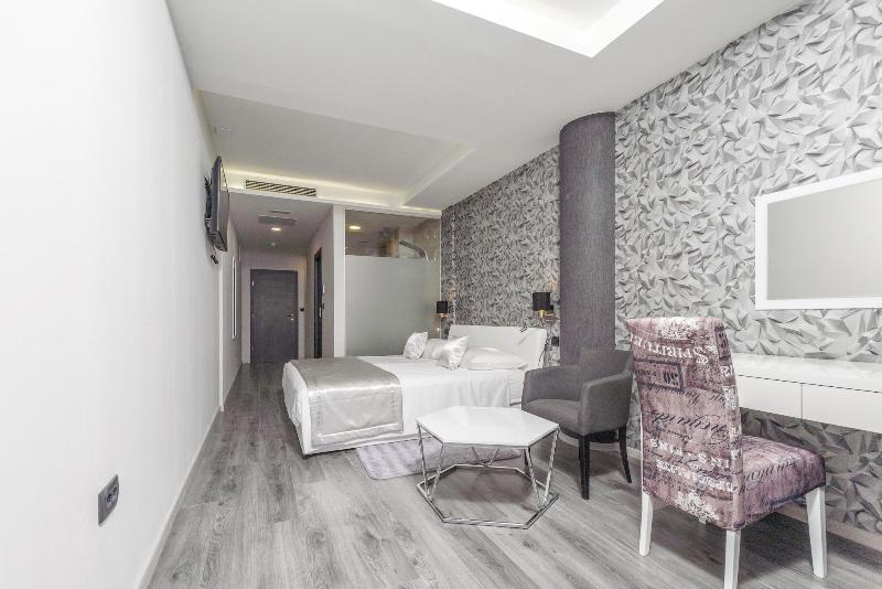 Luxury Rooms Seven image