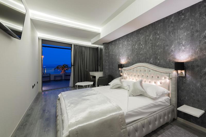 Luxury Rooms Seven image