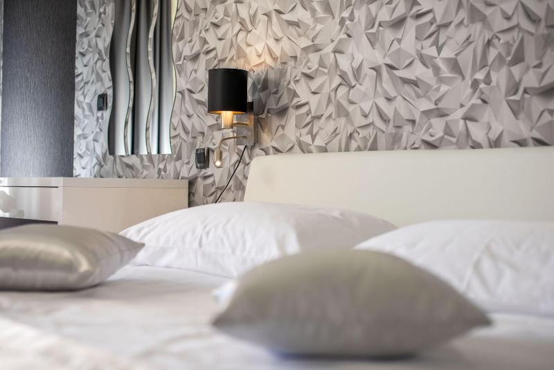 Luxury Rooms Seven image