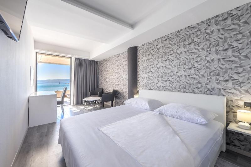 Luxury Rooms Seven image