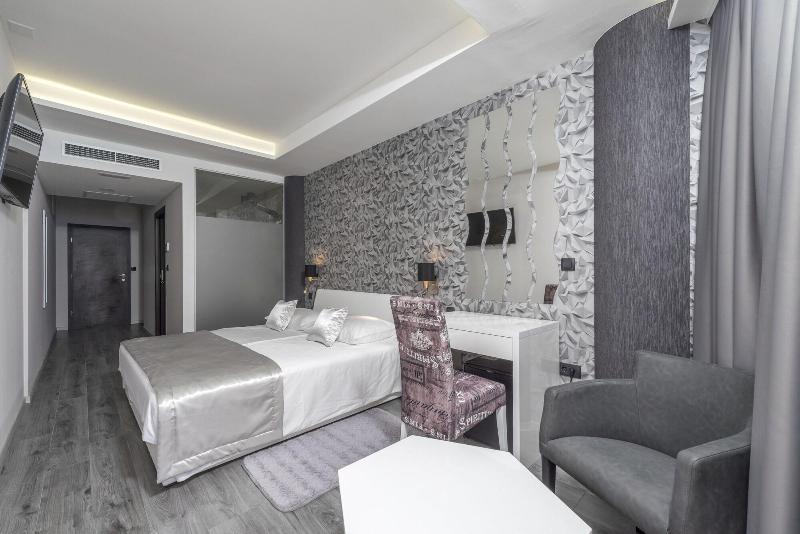 Luxury Rooms Seven image