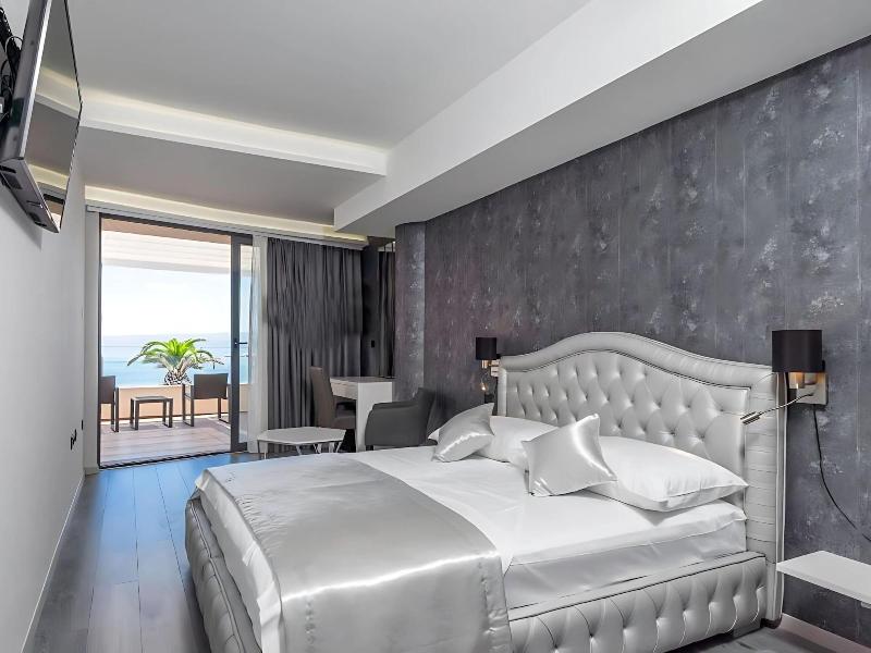Luxury Rooms Seven image