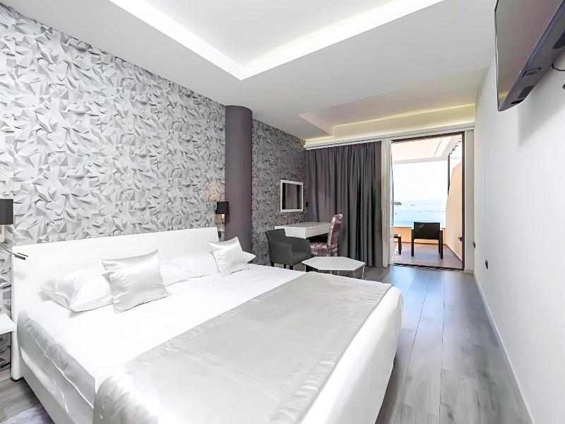 Luxury Rooms Seven image