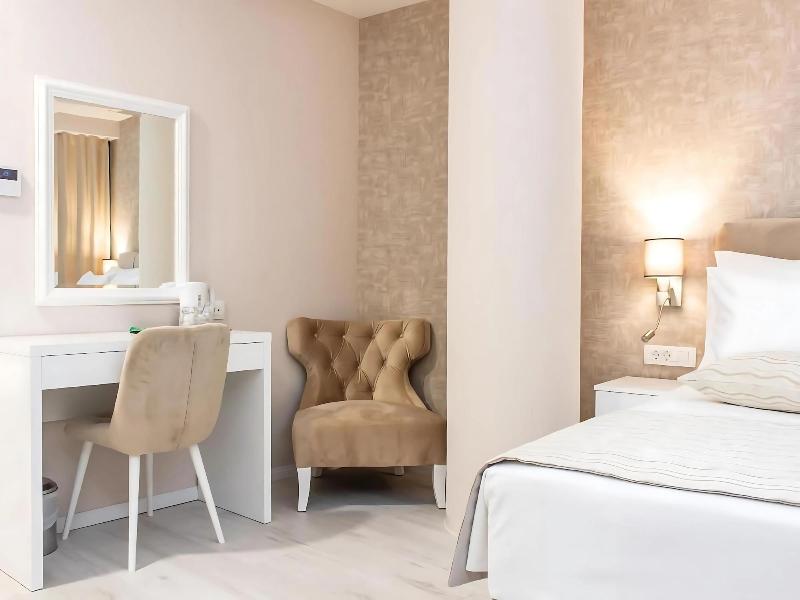 Luxury Rooms Seven image