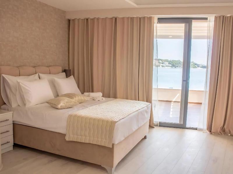 Luxury Rooms Seven image