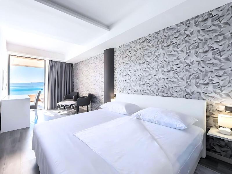 Luxury Rooms Seven image