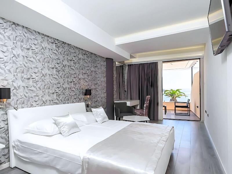 Luxury Rooms Seven image