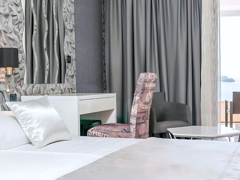 Luxury Rooms Seven image