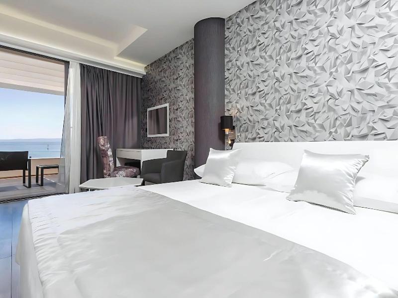 Luxury Rooms Seven image