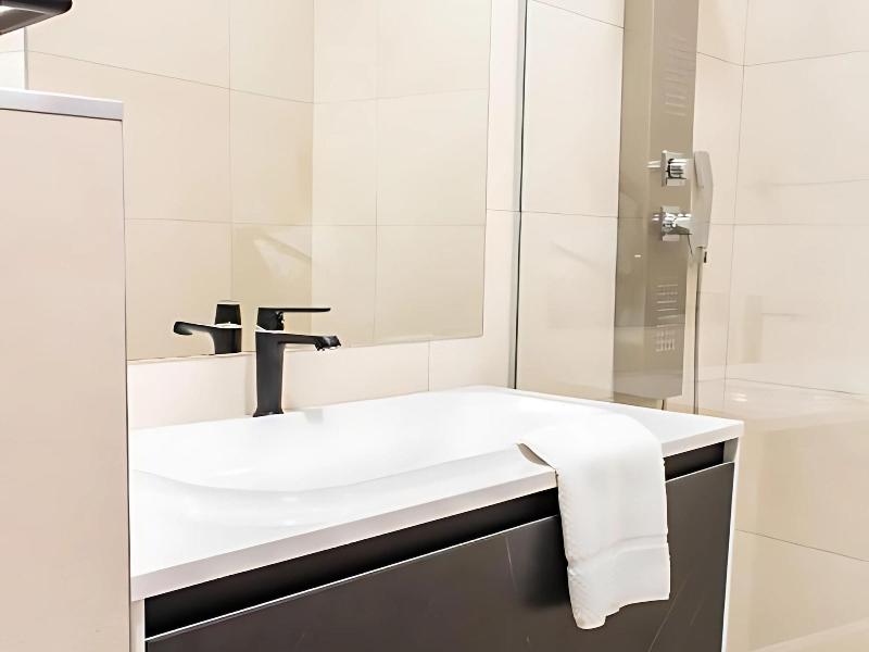 Luxury Rooms Seven image