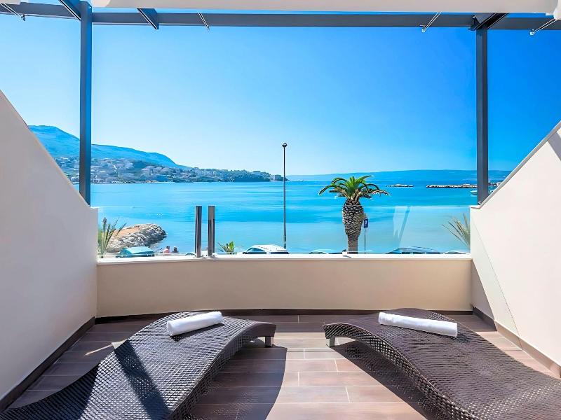 Luxury Rooms Seven image