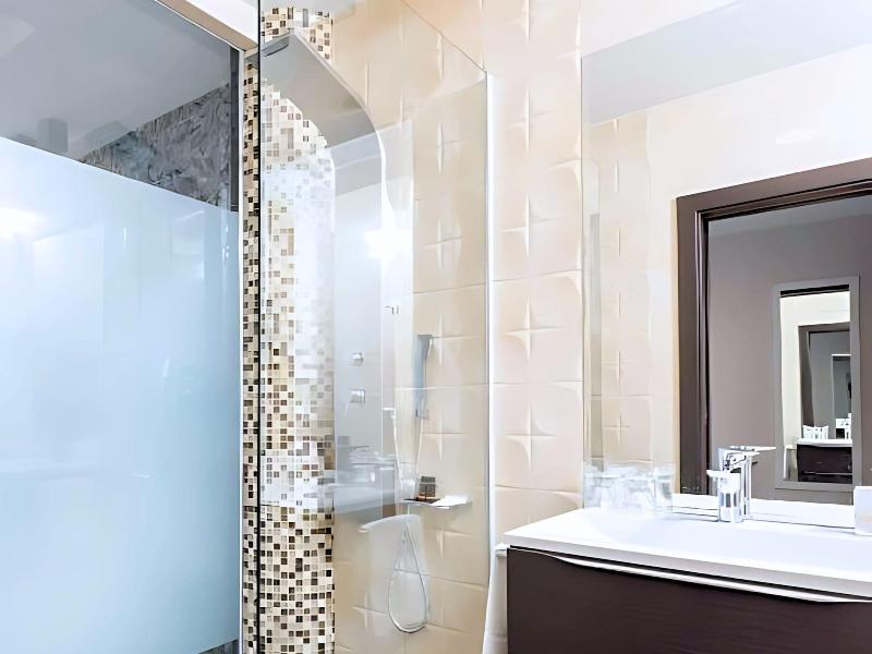 Luxury Rooms Seven image