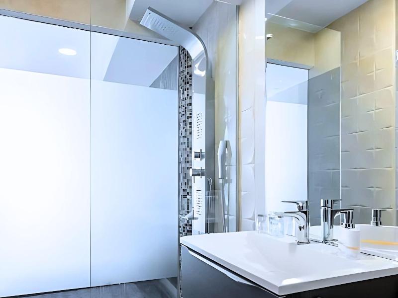 Luxury Rooms Seven image