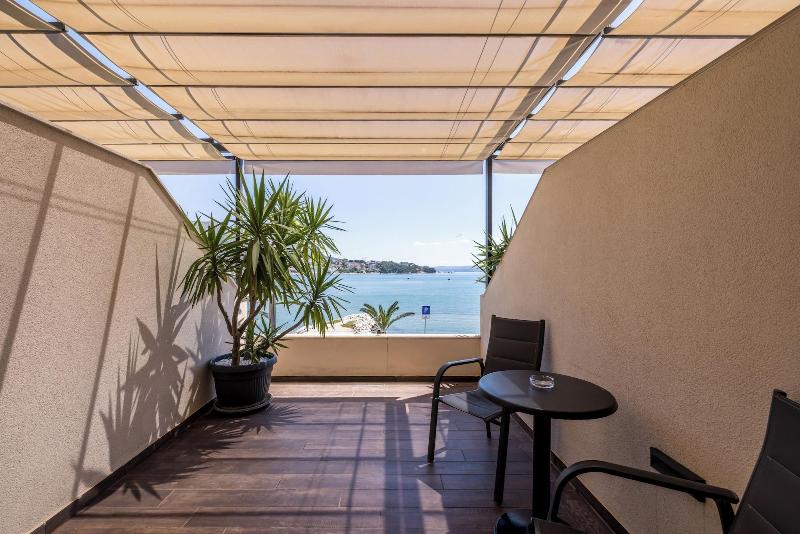 Luxury Rooms Seven image