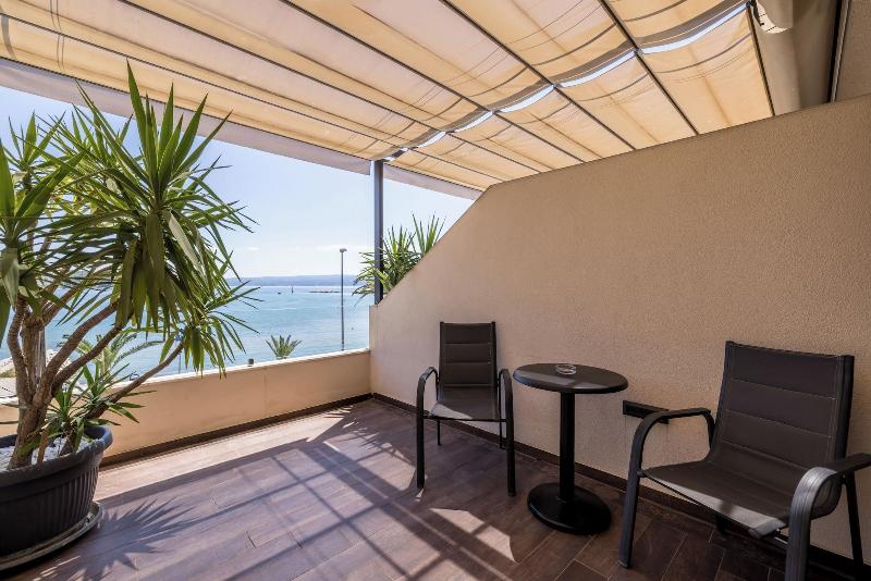 Luxury Rooms Seven image