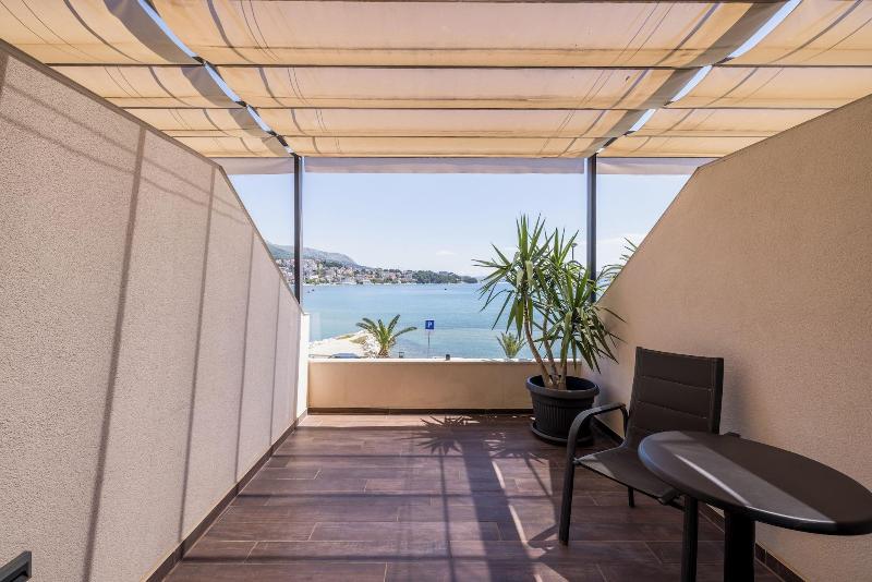 Luxury Rooms Seven image
