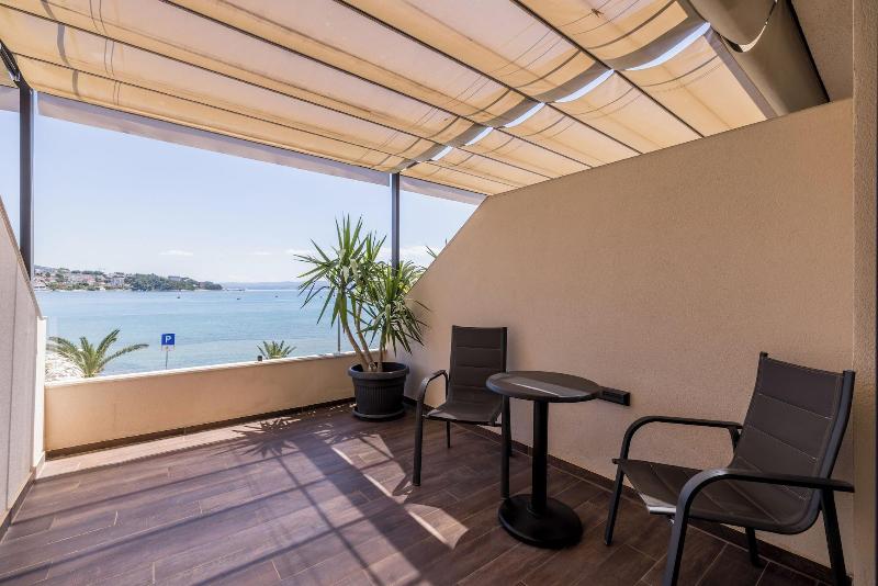 Luxury Rooms Seven image
