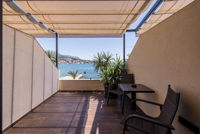 Luxury Rooms Seven image