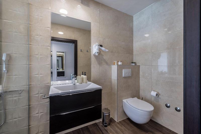 Luxury Rooms Seven image