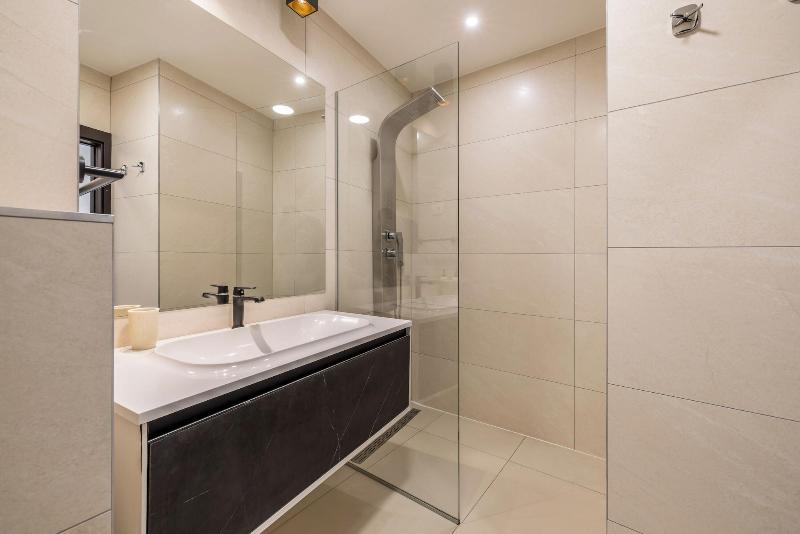 Luxury Rooms Seven image