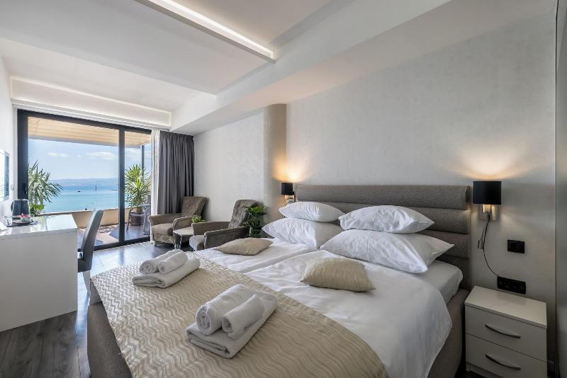 Luxury Rooms Seven image