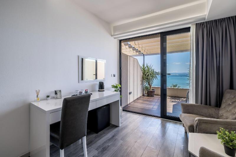 Luxury Rooms Seven image