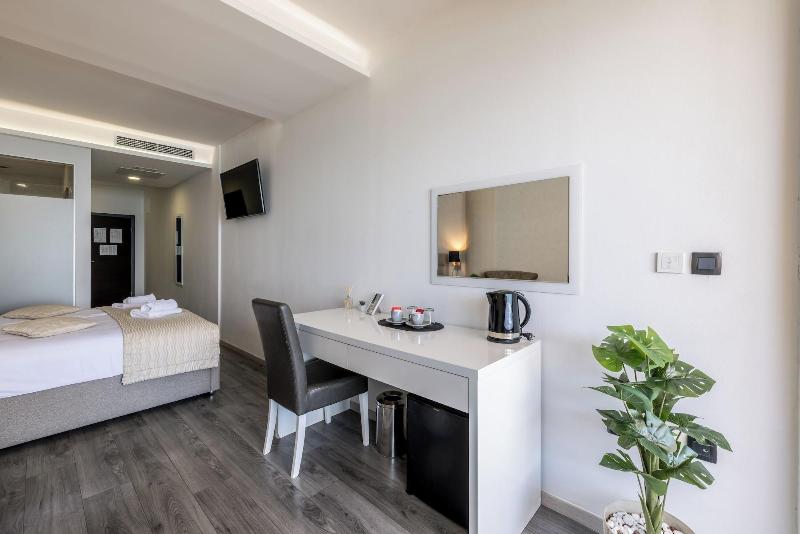 Luxury Rooms Seven image