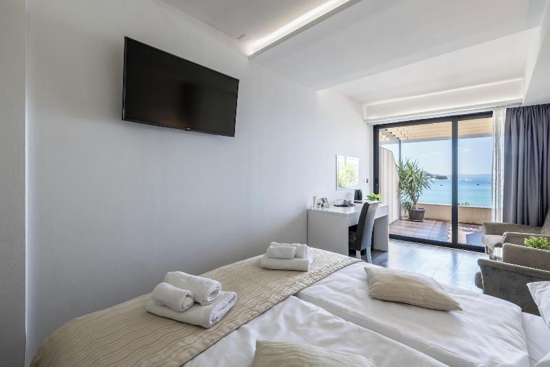 Luxury Rooms Seven image