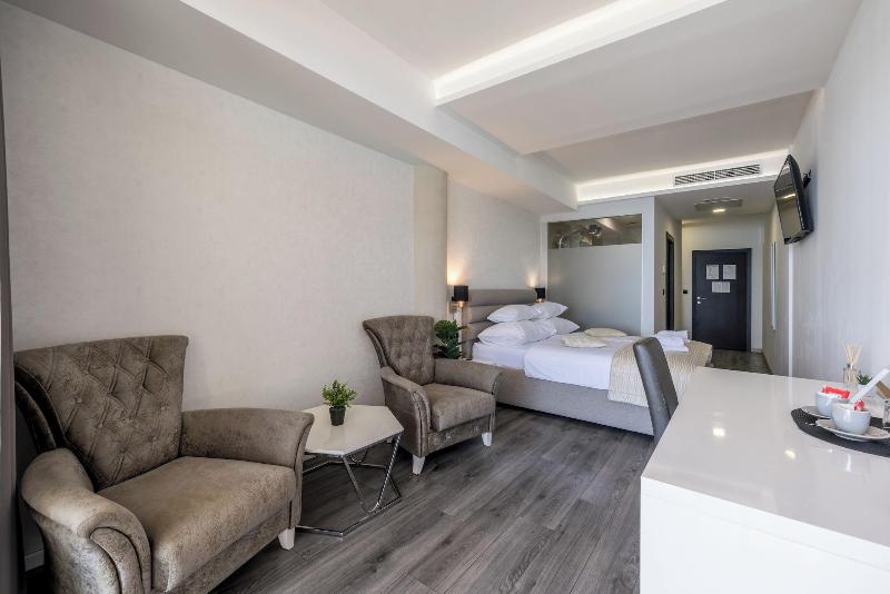 Luxury Rooms Seven image