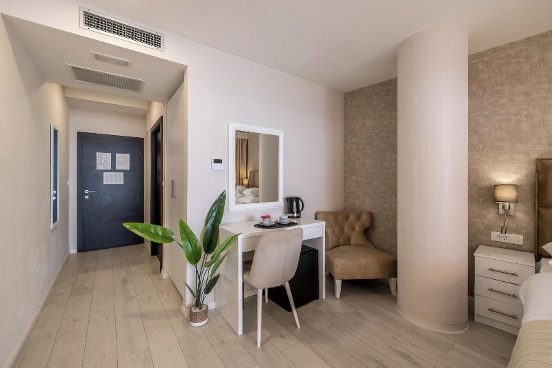 Luxury Rooms Seven image