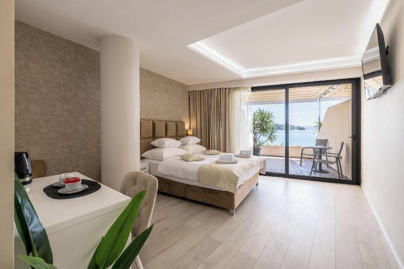 Luxury Rooms Seven image
