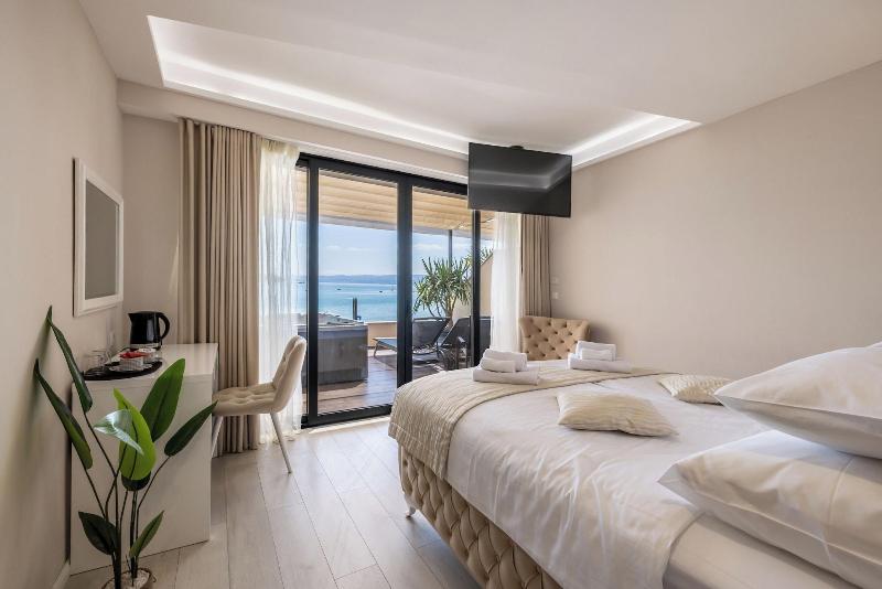 Luxury Rooms Seven image