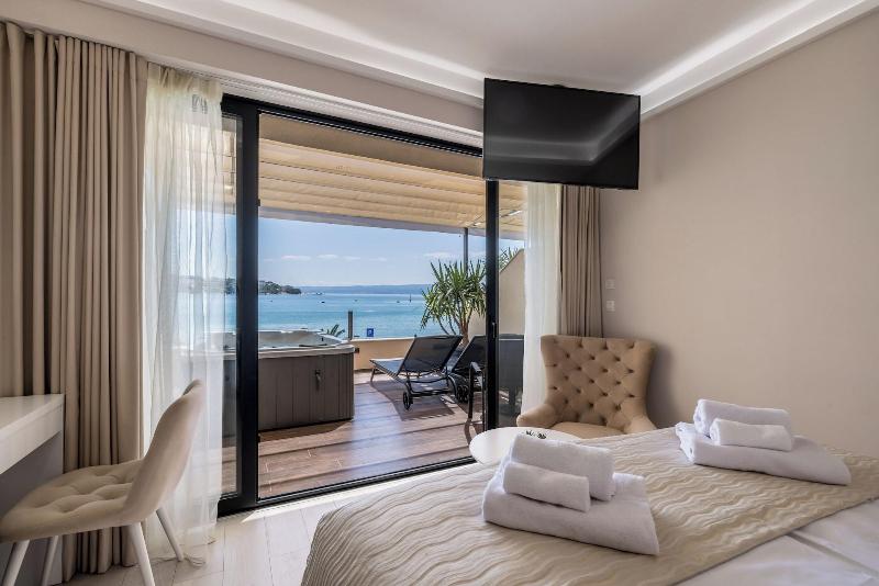 Luxury Rooms Seven image