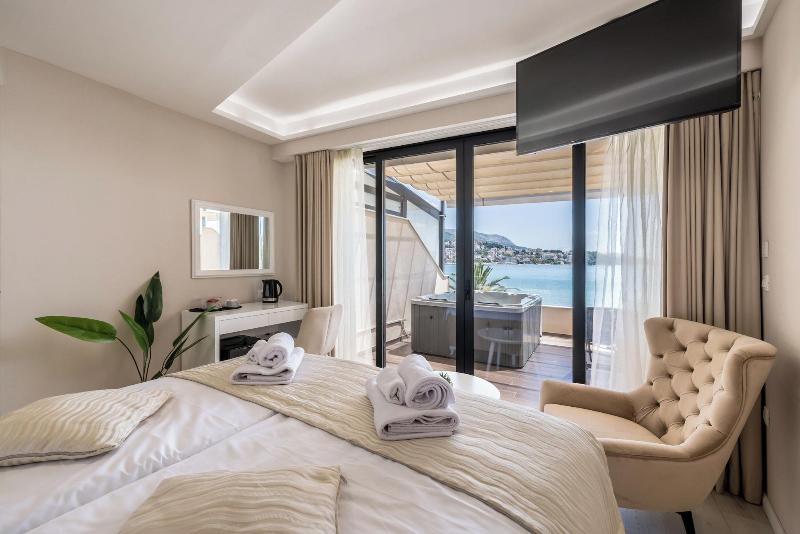 Luxury Rooms Seven image